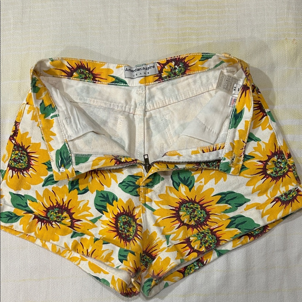 American Aspire Vintage Yellow Sunflower High-Waist Women’s Shorts size 26 🇺🇸 - Picture 6 of 6